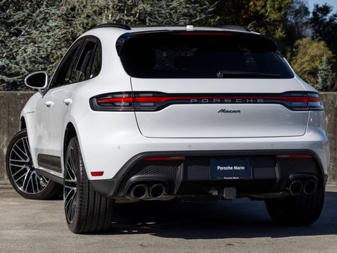 Certified 2025 Porsche Macan AWD/4WD image 3