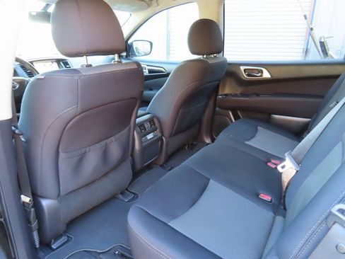 Used 2017 Nissan Pathfinder SV w/ SV Tech Package image 30