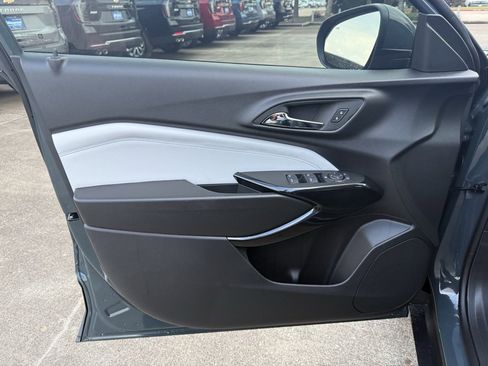 New 2026 Chevrolet Trax LT w/ Sunroof Package image 19