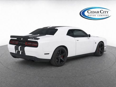 Used 2017 Dodge Challenger SRT Hellcat RWD image 4