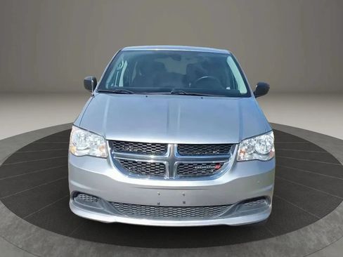 Used 2018 Dodge Grand Caravan SE w/ UConnect Hands-Free Group FWD image 2