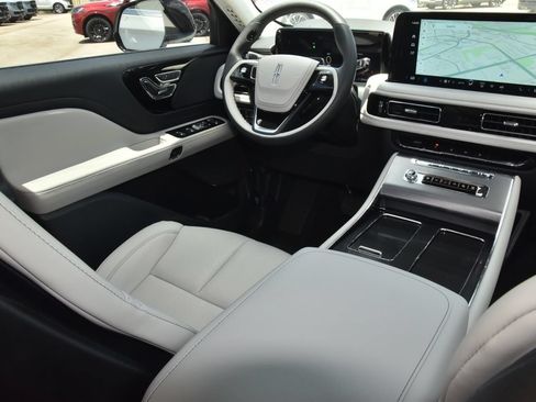 New 2026 Lincoln Aviator AWD image 16