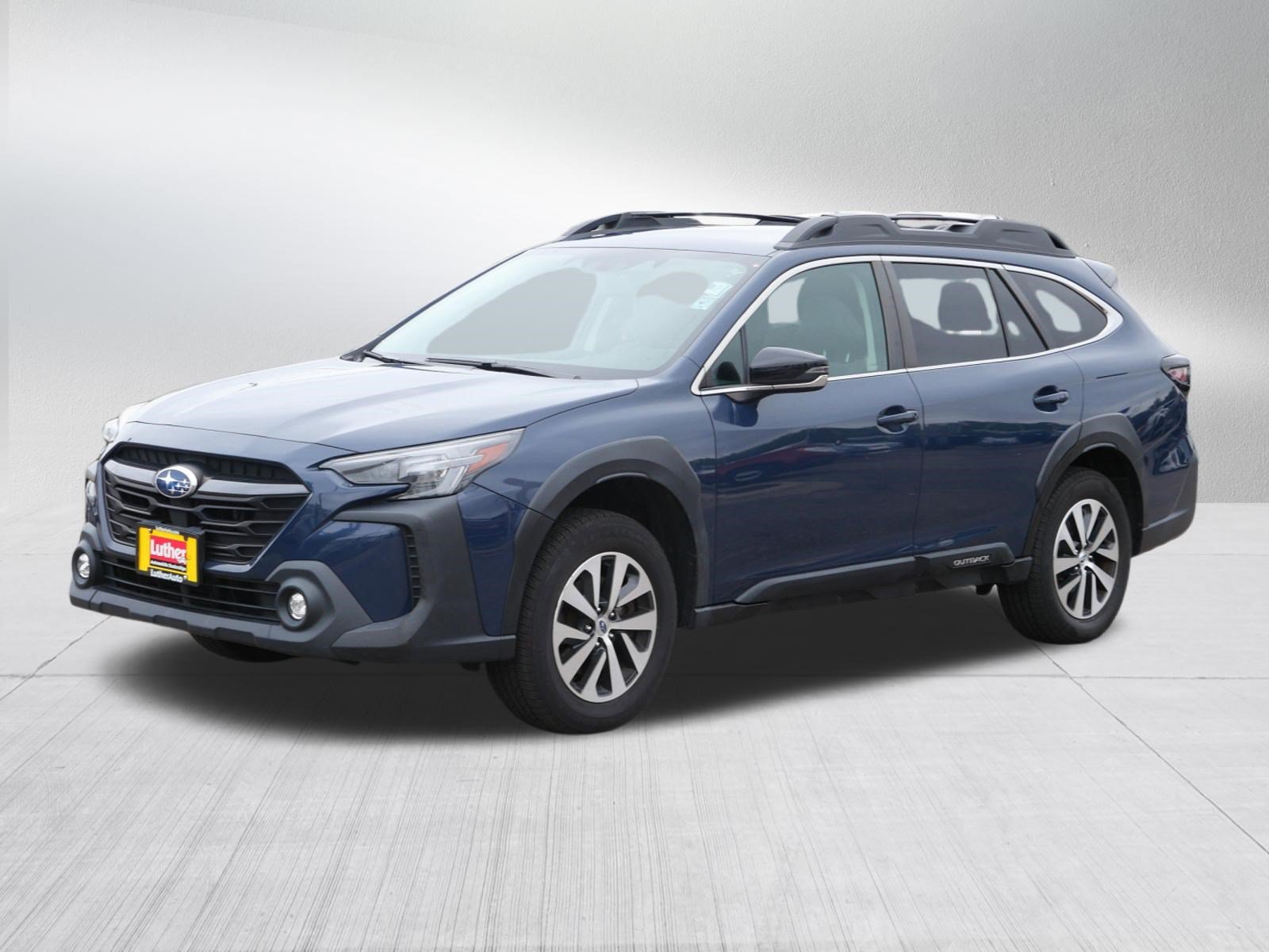 Used 2023 Subaru Outback Premium AWD/4WD image 3
