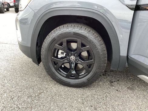 Used 2025 Volkswagen Atlas Peak Edition SE AWD/4WD image 10