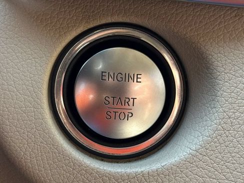 Used 2014 Mercedes-Benz E 350 Sedan image 34