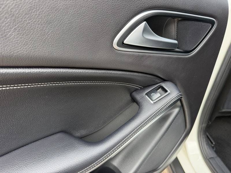 Used 2018 Mercedes-Benz GLA 250 4MATIC image 47