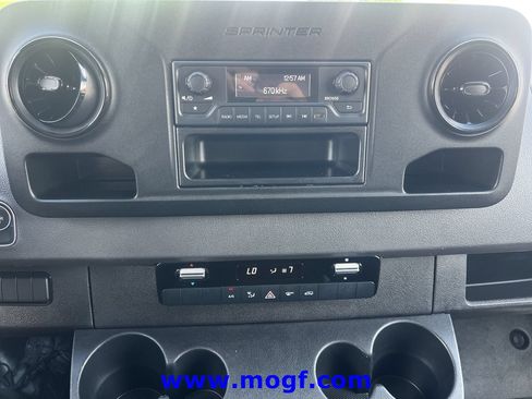 Used 2025 Mercedes-Benz Sprinter 2500 image 8
