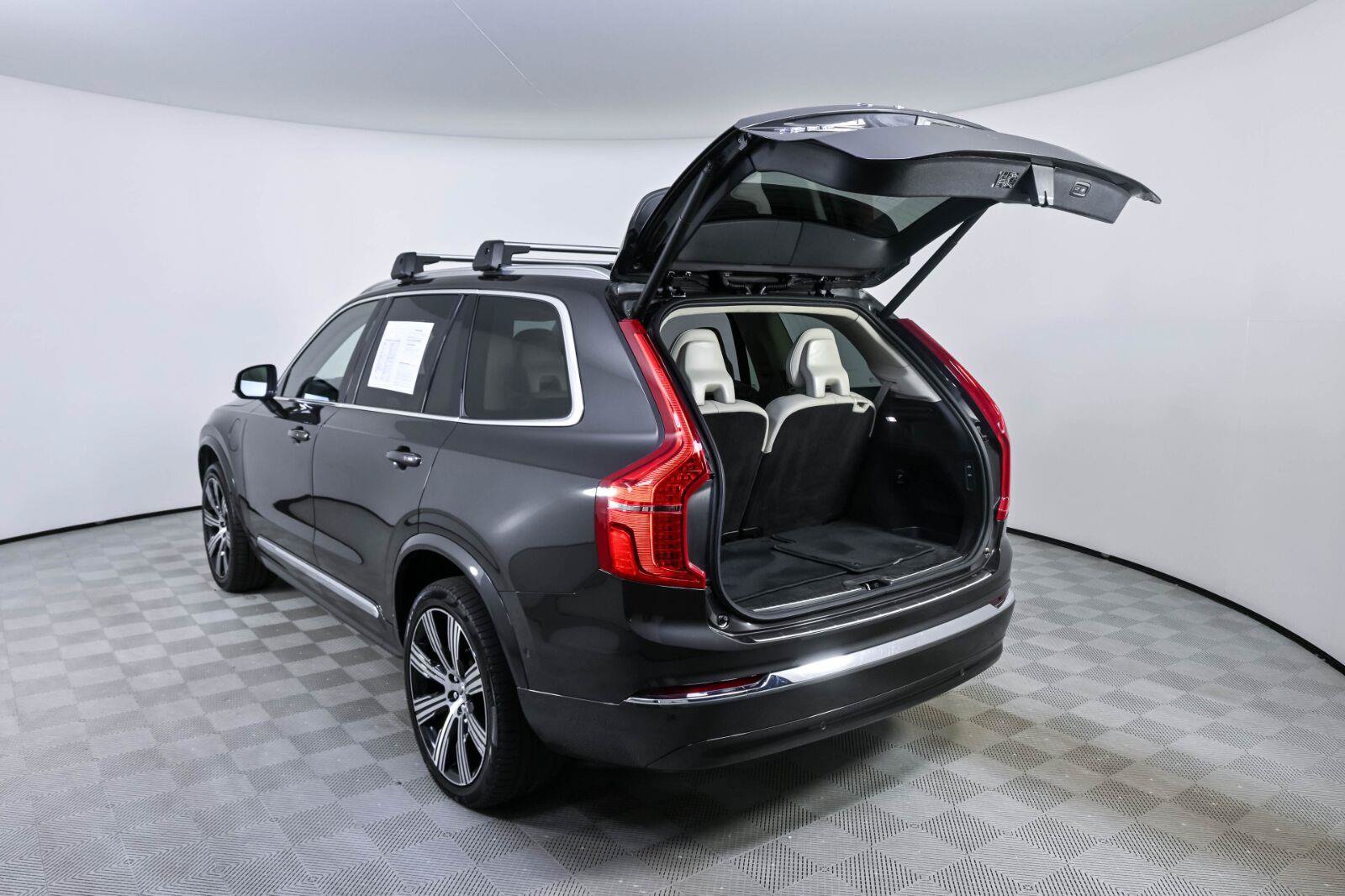 Certified 2024 Volvo XC90 T8 Ultimate w/ Lounge Package AWD/4WD image 33