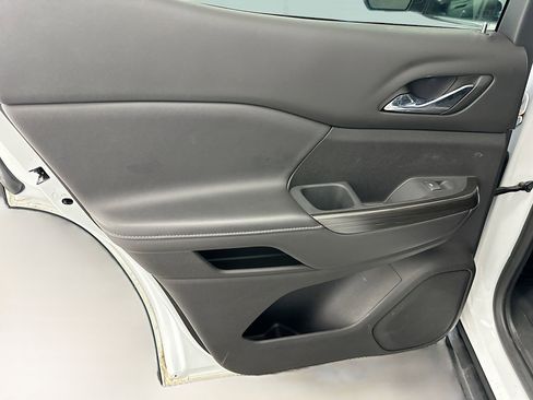 Used 2023 GMC Acadia SLT w/ Technology Package image 28