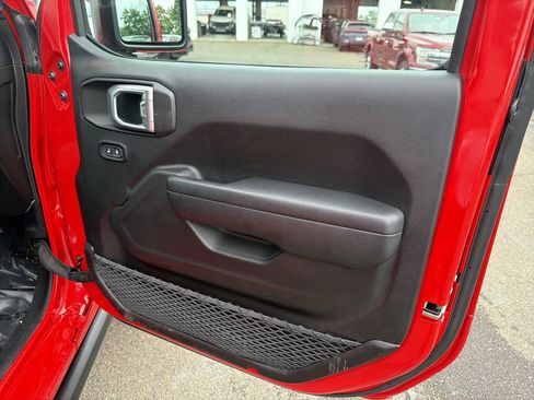 Used 2023 Jeep Wrangler Unlimited Rubicon 4xe w/ Cold Weather Group AWD/4WD image 15