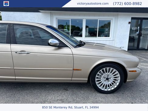 Used 2005 Jaguar XJ8 L image 11