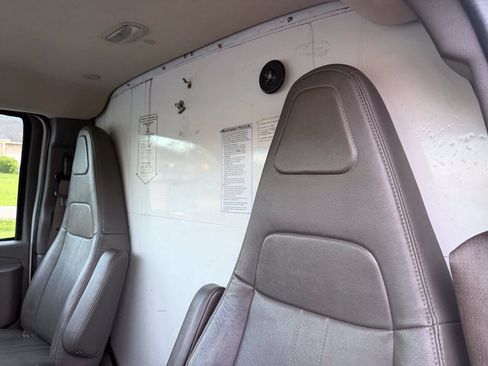 Used 2018 GMC Savana 3500 Extended w/ Driver Convenience Package RWD image 16