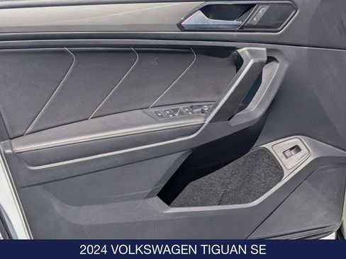 Used 2024 Volkswagen Tiguan SE AWD/4WD image 11