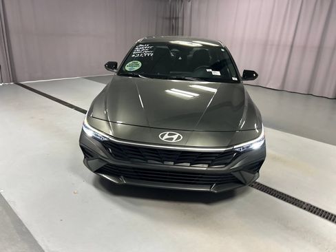Used 2025 Hyundai Elantra Sport FWD image 2