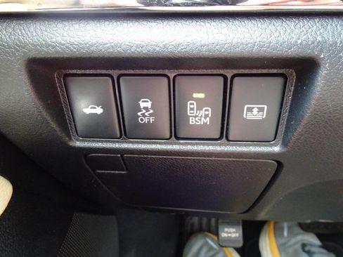 Used 2013 Toyota Avalon Limited FWD image 23