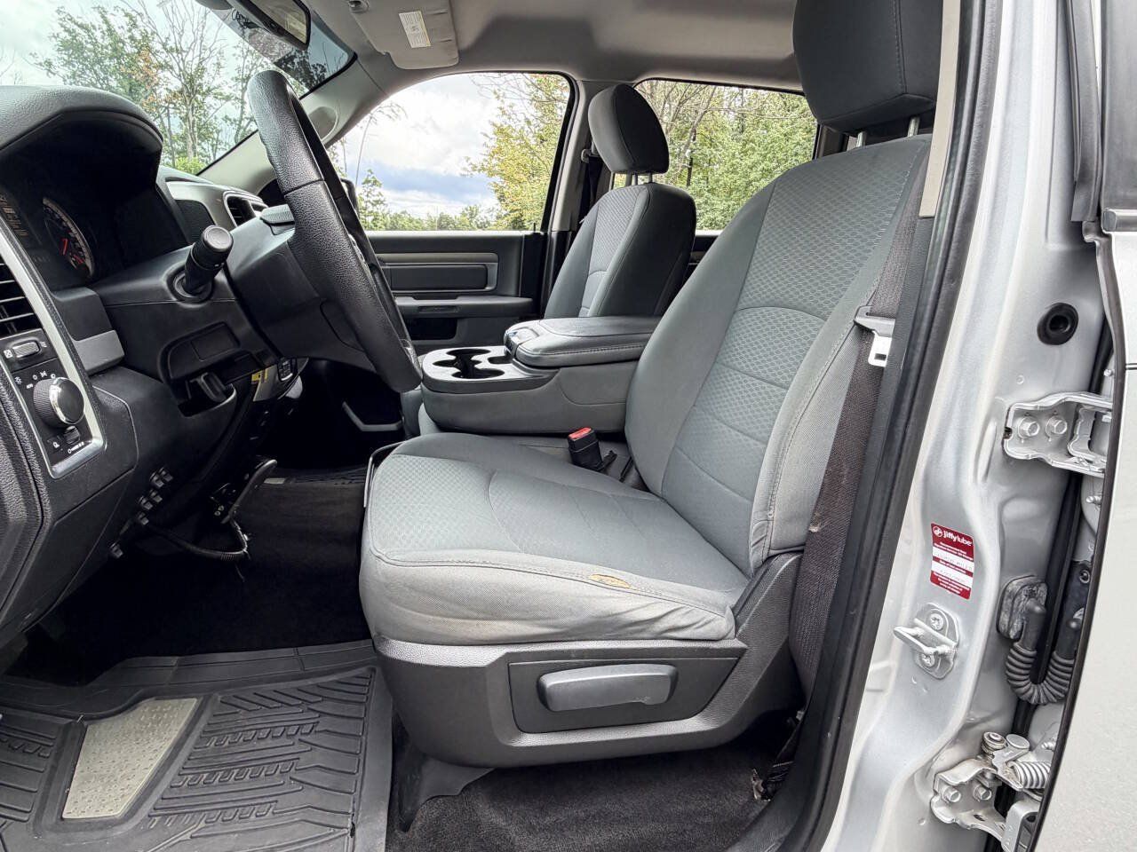 Used 2016 RAM 1500 Classic SLT AWD/4WD image 14
