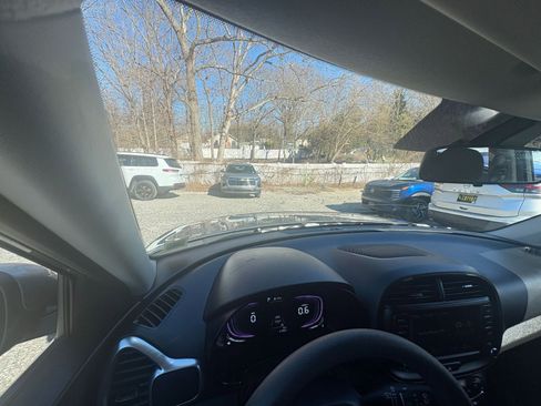 Used 2025 Kia Soul LX w/ LX Technology Package image 31