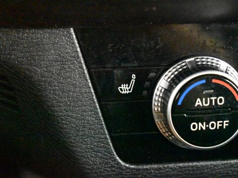 Used 2023 Mitsubishi Outlander SE image 31