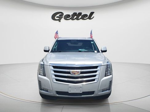Used 2019 Cadillac Escalade Luxury AWD/4WD image 2