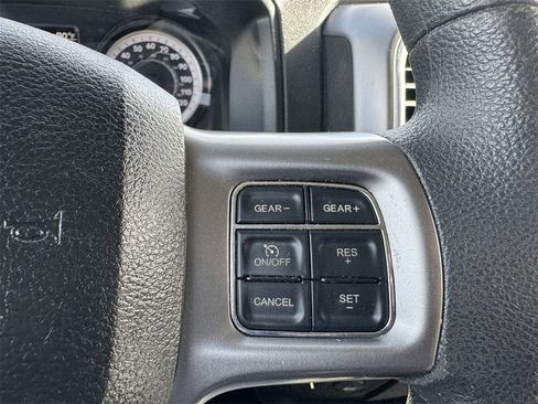 Used 2022 RAM 1500 Classic SLT image 9