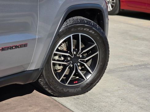 Used 2020 Jeep Grand Cherokee Trailhawk image 14