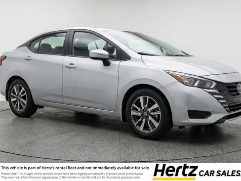 Used 2025 Nissan Versa SV image 1