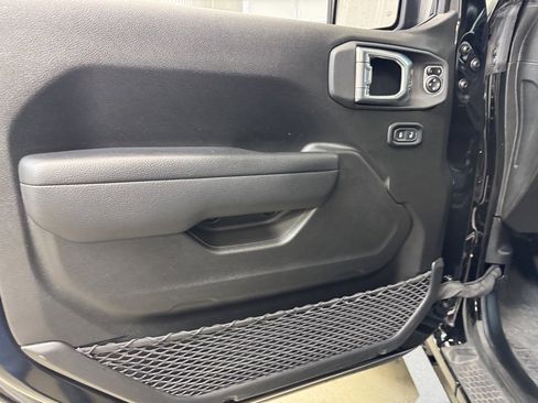 Used 2024 Jeep Gladiator Sport image 9