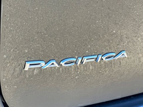 Used 2023 Chrysler Pacifica Touring-L image 50