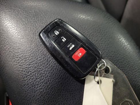 Used 2019 Toyota Camry LE image 17