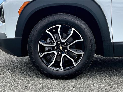 Used 2022 Chevrolet TrailBlazer ACTIV w/ Sun and Liftgate Package FWD image 8