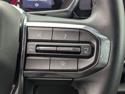 Used 2024 GMC Canyon Elevation image 16