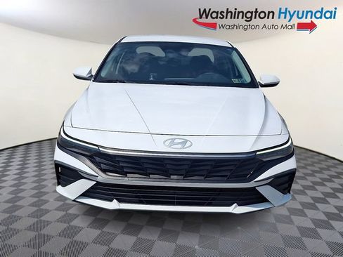 Certified 2024 Hyundai Elantra SE FWD image 2