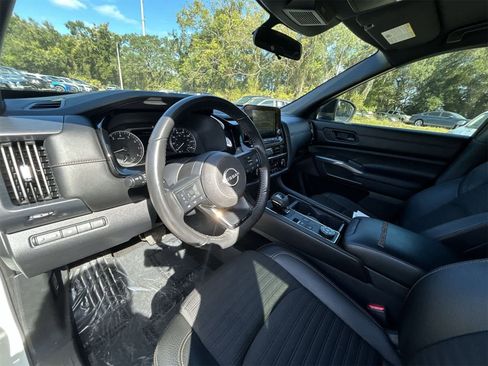 Used 2024 Nissan Pathfinder Rock Creek image 10