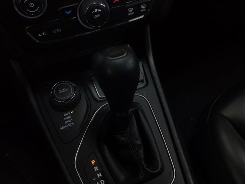 Used 2019 Jeep Cherokee Latitude Plus image 13