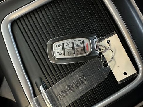 Certified 2023 Chrysler Pacifica Touring-L image 8