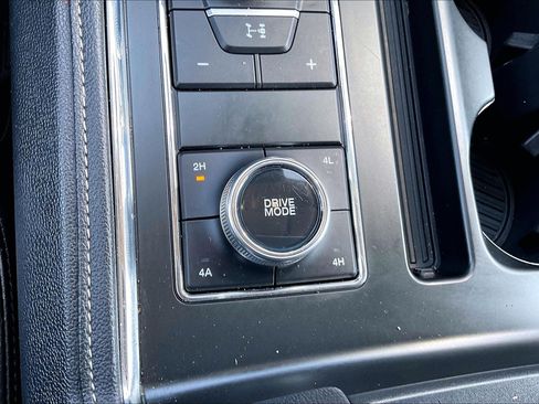 Used 2024 Ford Expedition XLT AWD/4WD image 34