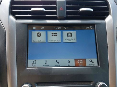 Used 2018 Ford Fusion SE w/ Fusion SE Technology Package FWD image 30
