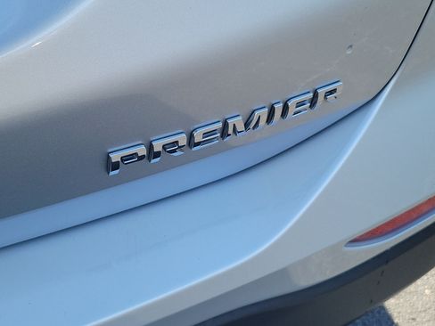 Used 2022 Chevrolet Equinox Premier FWD image 5