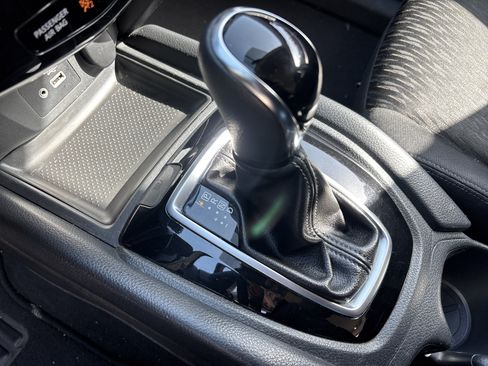 Used 2018 Nissan Rogue S AWD/4WD image 24