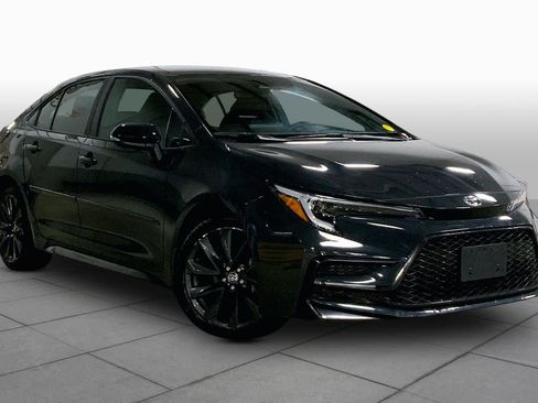 Used 2025 Toyota Corolla SE w/ Convenience Package FWD image 3
