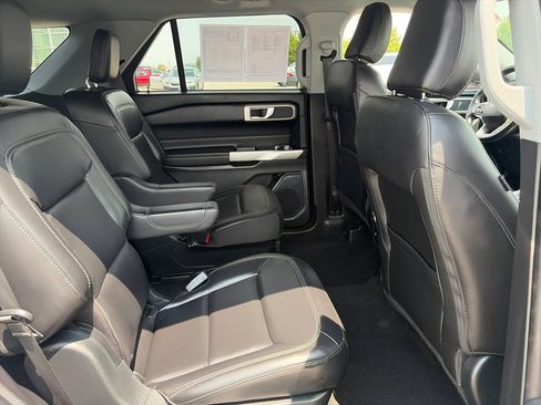 Used 2021 Ford Explorer XLT w/ Equipment Group 202A AWD/4WD image 30