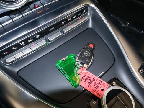 Used 2021 Mercedes-Benz AMG GT Roadster image 32