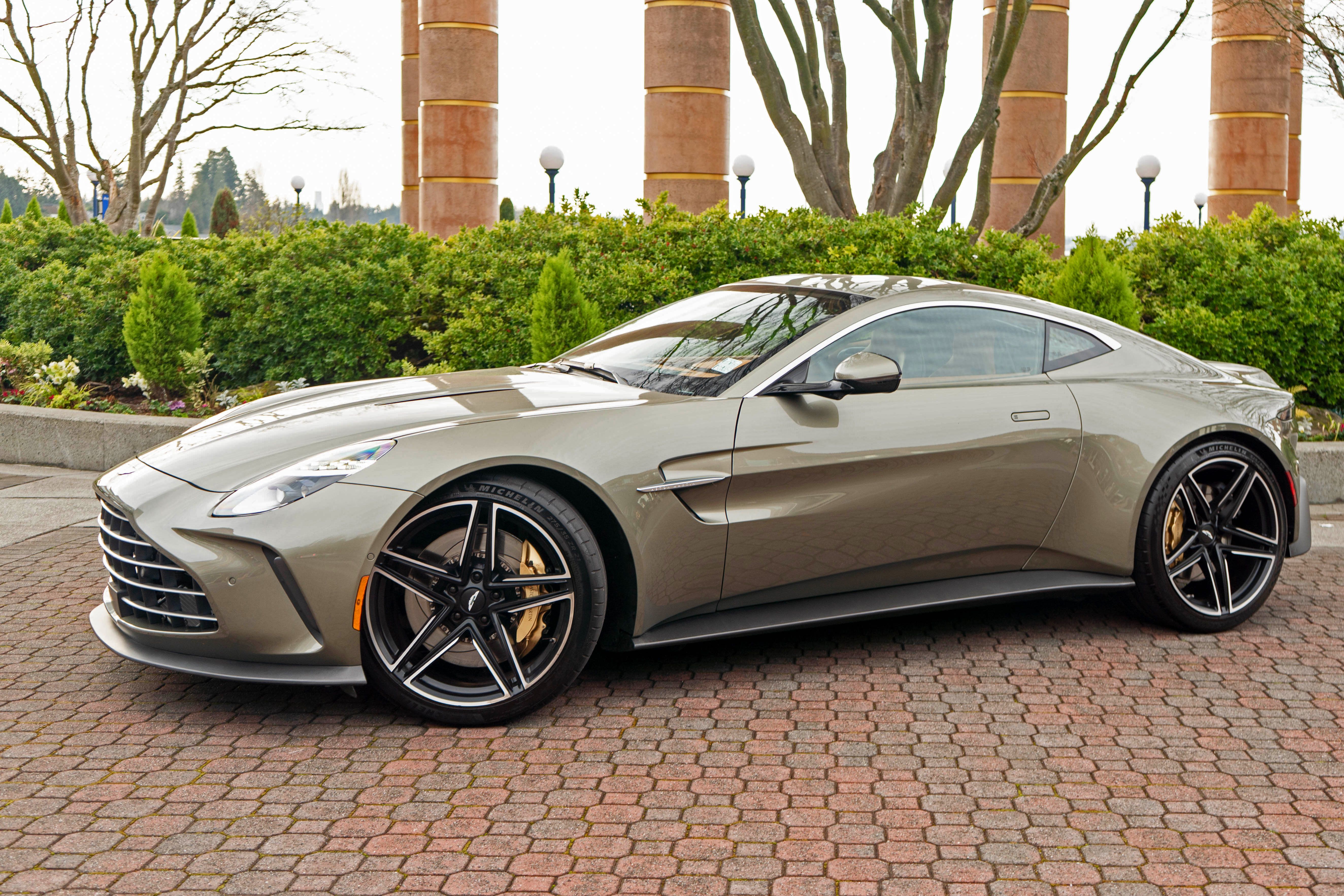 Used 2025 Aston Martin V8 Vantage Coupe RWD image 30