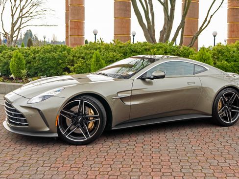 Used 2025 Aston Martin V8 Vantage Coupe image 30