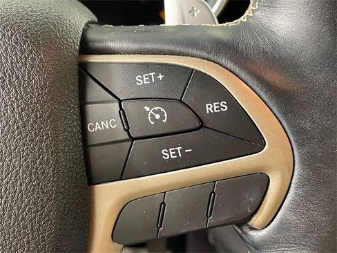 Used 2017 Jeep Grand Cherokee Limited image 12