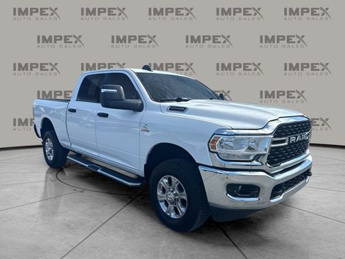 Used 2024 RAM 2500 Big Horn AWD/4WD image 4