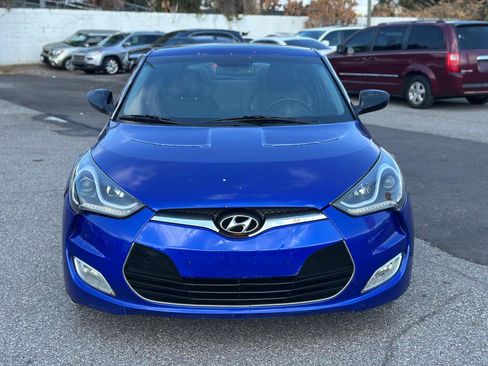 Used 2012 Hyundai Veloster w/ Style Pkg image 2