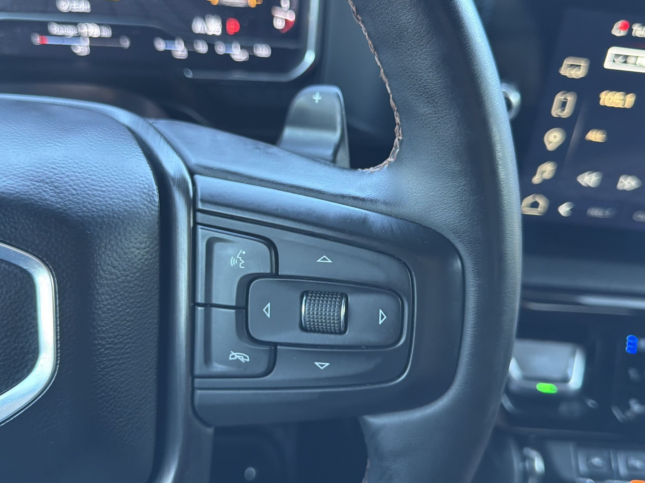 Used 2024 GMC Sierra 1500 AT4 w/ AT4 Preferred Package AWD/4WD image 9