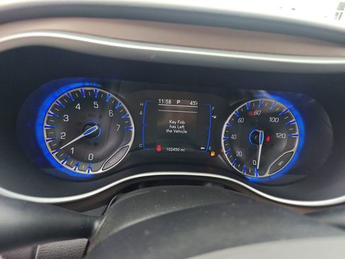 Used 2020 Chrysler Voyager Lxi image 8