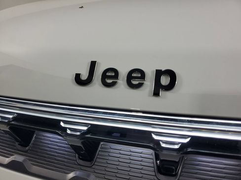 New 2026 Jeep Grand Wagoneer 4WD image 11